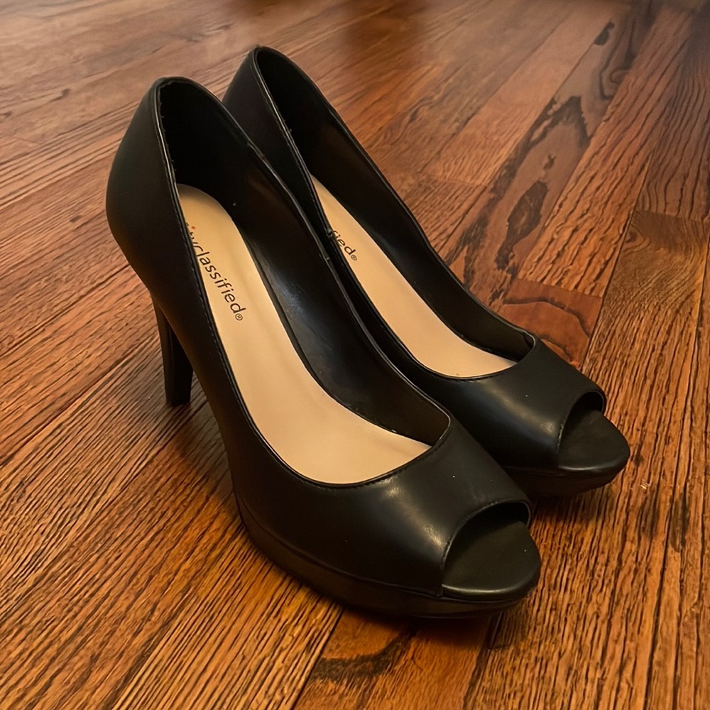 Size 9 peep toe black pumps